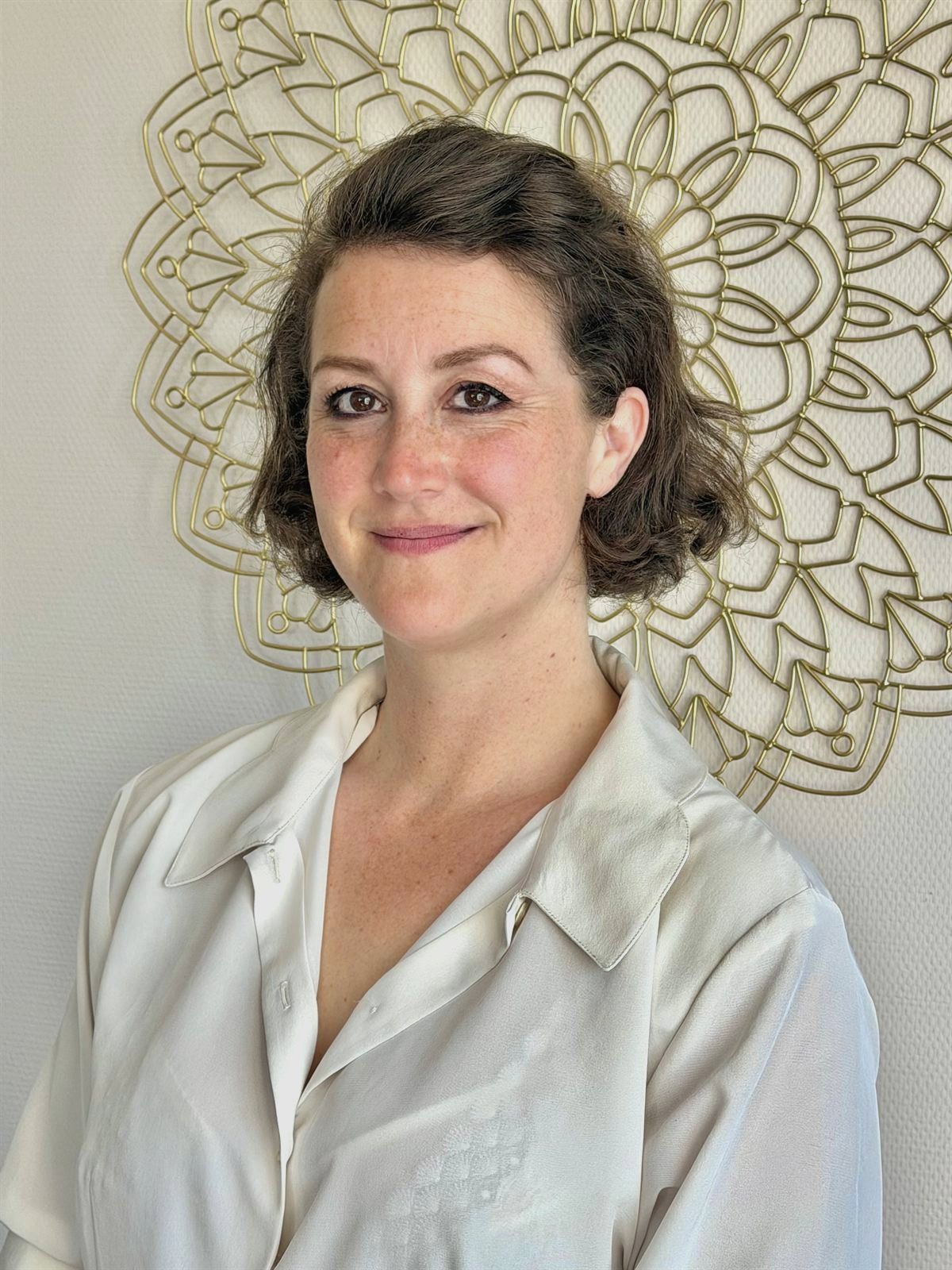 Portrait d'Anaïs Leneau, psychopraticienne titulaire du CEP et sophrologue RNCP