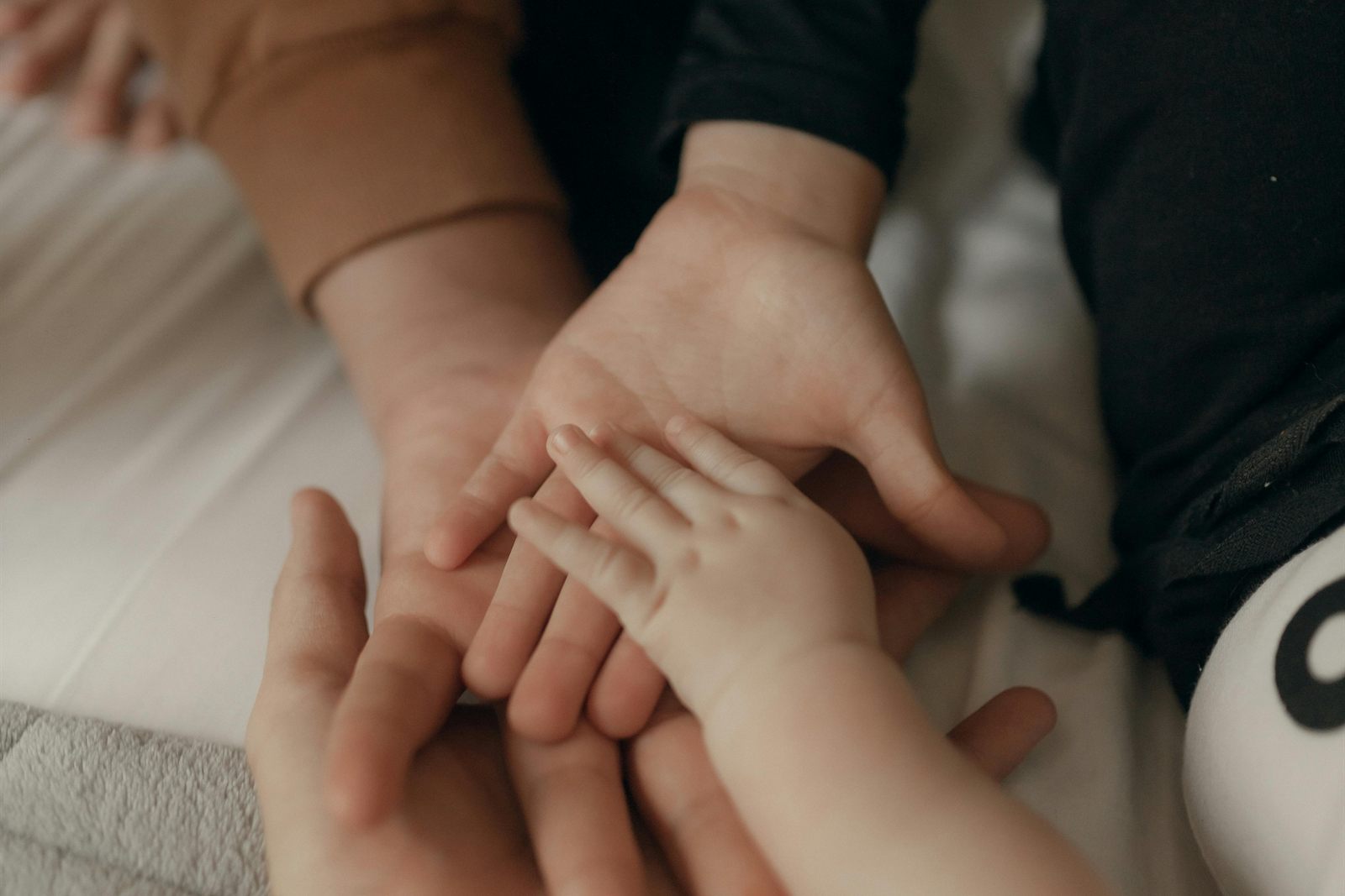 Honorer notre humanité : l'union entre soi et l'autre, image symbolisant le lien thérapeutique en psychothérapie et sophrologie avec Anaïs Leneau à Rueil-Malmaison et Aumale